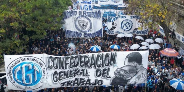 La CGT marcha con los jubilados e inicia un plan de lucha escalonado: una por una, las protestas  La CGT esta tarde se pliega a la marcha de los jubilados como puntapié inicial de su nueva ofensiva contra el gobierno de Javier Milei.