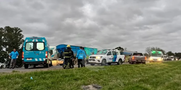 RUTA 3: Falleció un bahiense tras un fuerte choque  Como consecuencia del violento impacto frontal falleció Fernando Gismondi. Una mujer y dos menores de edad, todos oriundos de Bahía Blanca, debieron ser trasladados de urgencia al hospital tras ser rescatados.