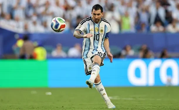 La Selección Argentina juega este martes en Atlanta Stadium ante Egipto por los octavos de final del Mundial 2026 Tras la sufrida clasificación ante Cabo Verde, y con el objetivo de continuar en la defensa de la corona, la Selección Argentina enfrenta este martes a Egipto en el marco del choque de octavos de final de la Copa Mundial 2026 de la FIFA.