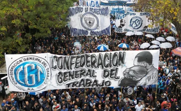 Hacia un nuevo paro general: la CGT, las dos CTA y la UTEP anunciaron un plan de lucha conjunto  Las organizaciones definieron un cronograma de movilizaciones para agosto, ratificaron su apoyo a los conflictos laborales y plantearon avanzar hacia un nuevo paro general.