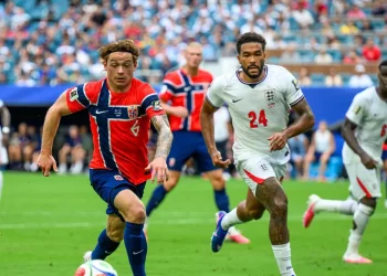 Inglaterra venció a Noruega y espera por el ganador de Argentina-Suiza