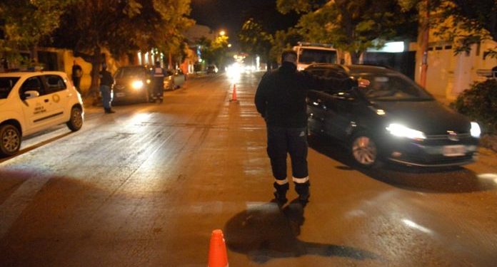 BAHIA BLANCA: Operativos de tránsito a cargo de Control y Ordenamiento Urbano  Entre el 20 y 26 de julio, la División de Control y Ordenamiento Urbano retiró de circulación a 18 eventuales conductores peligrosos que dieron positivo en los tests de alcoholemia (13) y de consumo de estupefacientes (5).