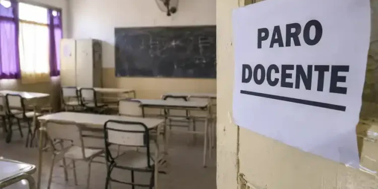 Docentes bonaerenses convocan a un nuevo paro para después de las vacaciones de invierno  Docentes bonaerenses convocaron a un nuevo paro de 48 horas para después de las vacaciones de invierno.
