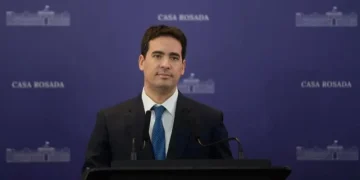 Ravier advirtió que el dólar podría subir a $1.800 y negó que el Gobierno piense en devaluar