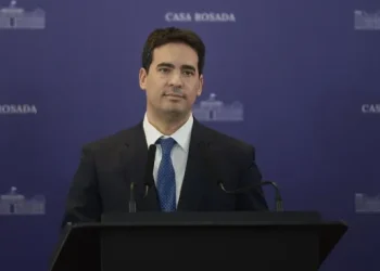 «Siendo un país bananero, nunca vamos a recuperar las Malvinas»: fuertes críticas de la oposición al vocero presidencial