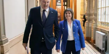 Sturzenegger aceptó cambios acordados por Bullrich al proyecto de extranjerización de tierras
