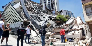 Fuerte terremoto de magnitud 7,4 sacude a Colombia y se suman réplicas en distintos distritos