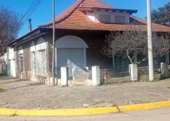 SALDUNGARAY: : Irrumpieron en una vivienda, amenazaron de muerte al propietario y destrozaron frentes con un cabo de hacha