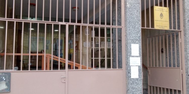 BAHIA BLANCA: Declaró la mujer detenida acusada de prostituir a su hija En el marco de una investigación realizada por la UFIJ N° 14, a cargo del fiscal Marcelo Romero Jardín, se le tomó declaración la mujer detenida -por orden del Juzgado de Garantías N° 1- en relación al delito de promoción y facilitación de la prostitución agravada, en perjuicio de su propia hija.