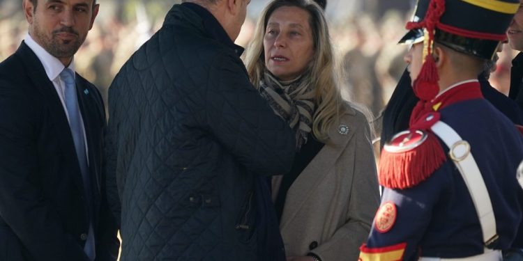 A partir del fracaso de la Ley de Tierras, Karina Milei auditará los proyectos de Sturzenegger  Karina Milei dispuso que la mesa política revise los proyectos de Federico Sturzenegger tras el revés legislativo de la Ley de Propiedad Privada.