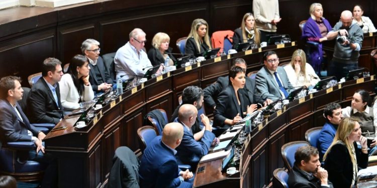 Diputados dio media sanción a la Ley Ema para prevenir la violencia digital en escuelas