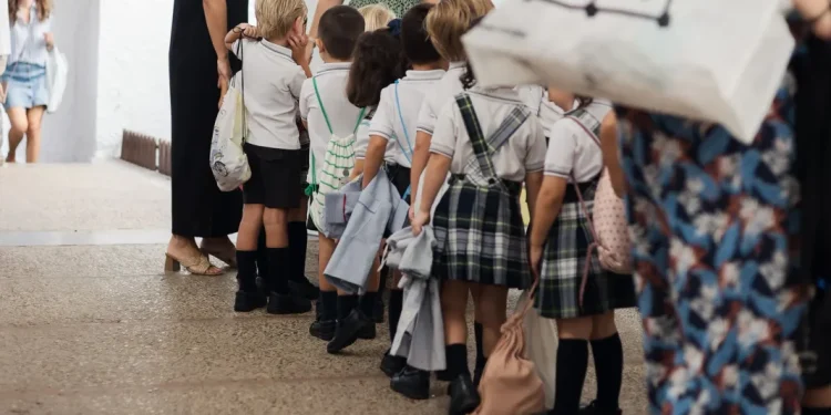 Colegios privados aumentan sus cuotas en septiembre: cuáles son los nuevos valores  Los colegios privados subirán sus cuotas en septiembre en Provincia y CABA, mientras AIEPA advierte por las dificultades económicas.