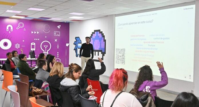 BAHIA BLANCA: Bahía Hub lanzó las inscripciones para el su 3° ciclo de cursos oara adultos 2026  Son 14 propuestas para sumergirse en el mundo digital, de la innovación y tecnología. Gratuitas y destinadas a mayores de 16 años, comenzarán la semana del 18 de agosto.