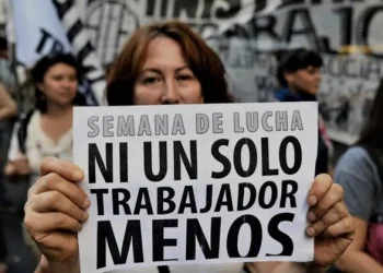 Salud: más de 2,2 millones de personas perdieron su cobertura médica desde 2023 y se tensa el sistema público