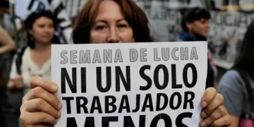 Salud: más de 2,2 millones de personas perdieron su cobertura médica desde 2023 y se tensa el sistema público