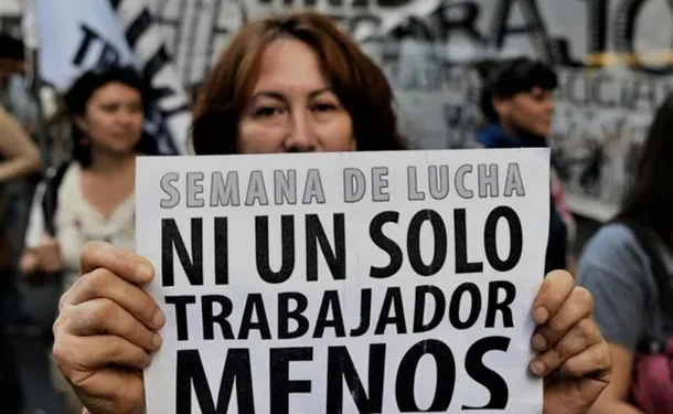Salud: más de 2,2 millones de personas perdieron su cobertura médica desde 2023 y se tensa el sistema público La destrucción del empleo formal y la licuación de salarios vacían obras sociales y prepagas y tensiona aún más el sistema público de salud en medio del ajuste.