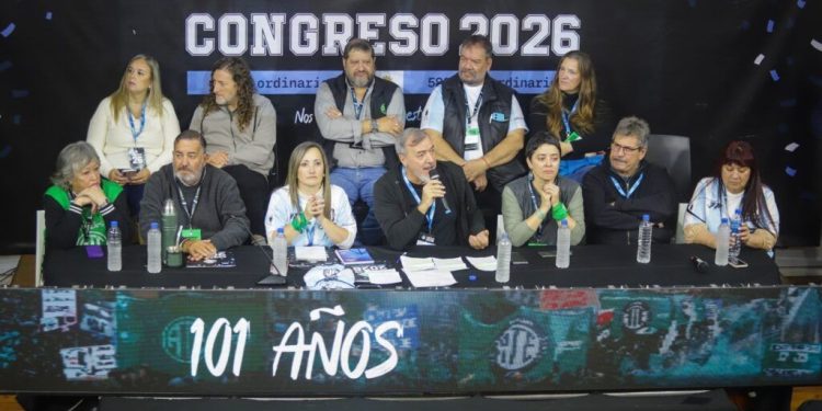 Paritarias: el Gobierno nacional convocó a estatales para discutir un nuevo aumento salarial  El Gobierno nacional convocó para este martes a los 14:00 horas a trabajadores estatales para discutir un nuevo aumento salarial.