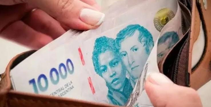 Transporte, prepagas, y servicios públicos: todos los aumentos que llegan en agosto  Como todos los meses, agosto llega con nuevos aumentos que impactarán en los bolsillos de los argentinos. Repasa una por una las subas.