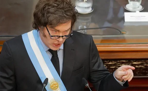 Milei ratificó que se presentará a la reelección: «Voy a seguir reformando»  Sobre las elecciones presidenciales de 202, el Presidente dijo que "si los argentinos quieren seguir avanzando en el camino del crecimiento, la libertad y el bienestar, me van a elegir a mí”.