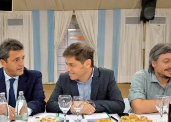 Kicillof, Massa y Máximo Kirchner se reunieron para delinear la estrategia para sostener las PASO