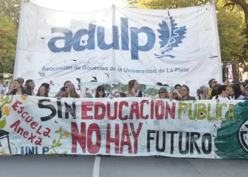 Docentes inician una nueva semana de protestas por la Ley de Financiamiento Universitario