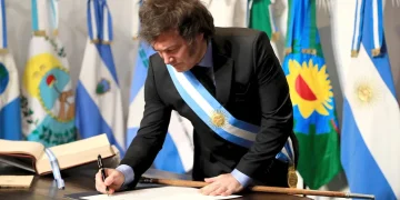 La Corte Suprema puso límites a los DNU de Macri y dejó una advertencia para Milei