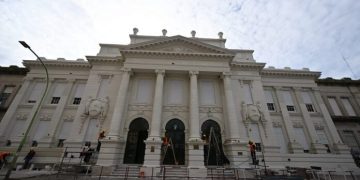 BAHIA BLANCA: Avanza la puesta en valor de la emblemática Escuela N° 2 «las obras en su fachada y el hall central ingresan en su etapa final»