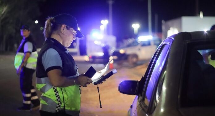 BAHIA BLANCA: Operativos de tránsito a cargo de Control y Ordenamiento Urbano  Entre el 17 y 23 de agosto fueron retirados de circulación 24 conductores eventuales conductores peligrosos cuyos tests de alcoholemia (19) y de consumo de estupefacientes (5) arrojaron resultado positivo.