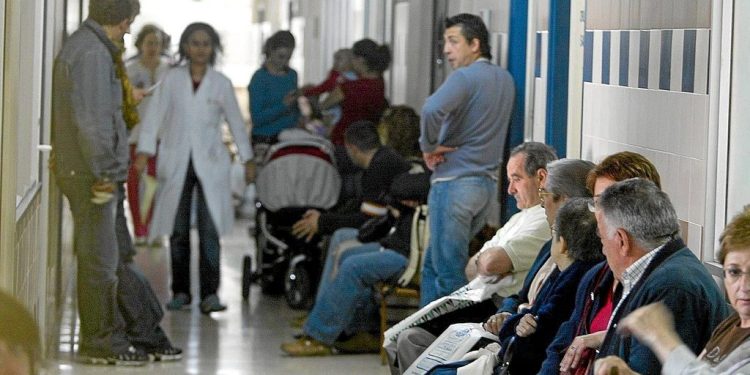 El Gobierno reglamentó el cobro de la atención médica a extranjeros no residentes  El Gobierno reglamentó el cobro de la atención no urgente a extranjeros sin residencia permanente en hospitales nacionales y fijó las excepciones.
