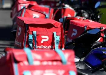 Mientras la ley de repartidores de Kicillof espera, la Corte avaló la multa por $17 millones a PedidosYa