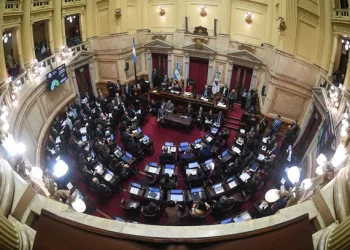 Tras el revés a la Ley de Tierras, el Senado sesiona este jueves con una masiva protesta en la calle