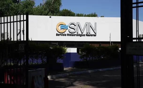 El Gobierno designó al nuevo director del Servicio Meteorológico Nacional  Desde el inicio de la gestión de Javier Milei, más de 200 trabajadores fueron despedidos del Servicio Meteorológico Nacional afectando así su funcionamiento.