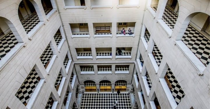 BAHIA BLANCA: La fiscalía solicitó 40 años de prisión para un hombre acusado de abusar de dos niñas  En el marco del juicio que se le sigue a Gustavo Daniel Fieres por abusar de dos hermanas, hijas de una familia amiga, el fiscal Marcelo Romero Jardín -titular de la UFIJ N°14- solicitó la pena de 40 años de prisión.