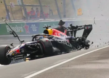 El impactante choque de Max Verstappen en el GP de Países Bajos: eliminación de la carrera y bandera roja
