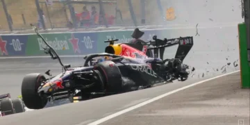 El impactante choque de Max Verstappen en el GP de Países Bajos: eliminación de la carrera y bandera roja