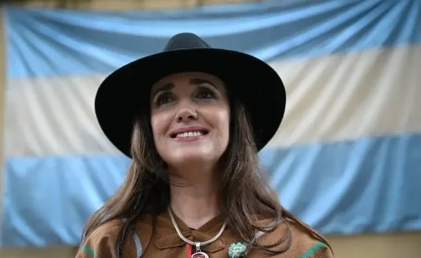 Victoria Villarruel está «sumamente preocupada por los que hoy no tienen trabajo o no llegan a fin de mes»  Victoria Villarruel volvió a disparar contra el Gobierno del que forma parte y sugirió que a Milei no le importan ni el desempleo ni el endeudamiento familiar.