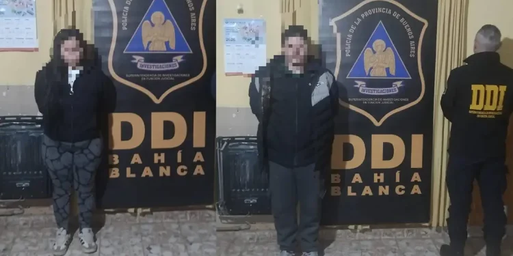 Allanamiento en Ingeniero White: dos detenidos por presunta comercialización de drogas  El procedimiento fue realizado por personal de la DDI en una vivienda de Rubado al 3200. La investigación había comenzado en julio y permitió reunir elementos que, según los investigadores, vincularían a los ocupantes del domicilio con la venta de estupefacientes.