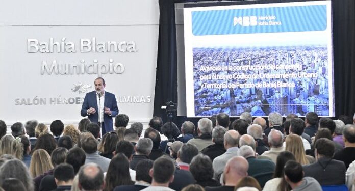 BAHIA BLANCA: Nuevo Código de Ordenamiento Urbano y Territorial “Este no es el código de un gobierno ni de un intendente, sino el de una ciudad”, afirmó Susbielles  El intendente Federico Susbielles encabezó la presentación de los avances en la construcción de Nuevo Código de Ordenamiento Urbano y Territorial de Bahía Blanca tras una intensa etapa de observación en la que se alcanzó un consenso general con los colegios profesionales y desarrolladores de la ciudad.