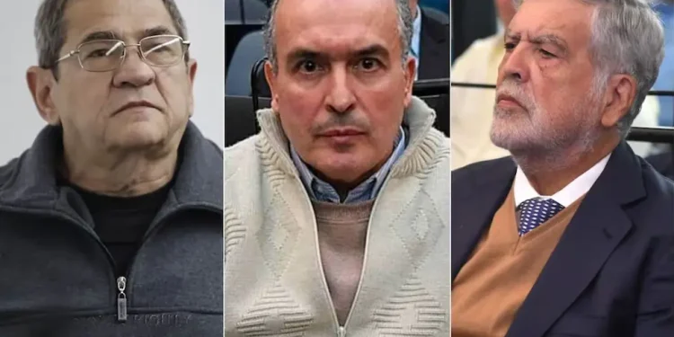 Absolvieron a Julio De Vido en la causa Sueños Compartidos y condenaron a López y los Schoklender  El Tribunal Oral Criminal N°5 absolvió al exministro de Planificación Federal. José López y Abel Fatala recibieron penas de 2 años y 9 meses, mientras que Sergio y Pablo Schoklender también fueron condenados.