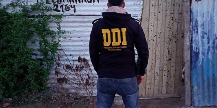 BAHIA BLANCA: Las cámaras del CeUM detectaron a una mujer que vendía droga en la vía pública  En el marco de una investigación realizada por la UFIJ N.º 19, el Juzgado de Garantías N.º 3 ordenó la detención de Mary Del Carmen Martínez Wrobbel -de nacionalidad uruguaya- quien fue detenida por haber tenido en su poder marihuana con fines de comercialización y haber comercializado marihuana y cocaína, entre marzo y abril de este año.