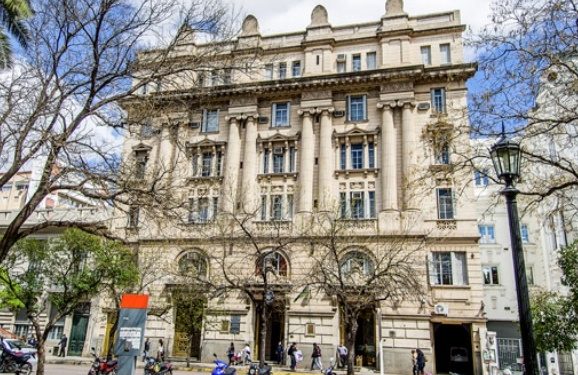 BAHIA BLANCA: Condenan a un hombre a 14 años de prisión por abusar de la hija de su pareja  El Tribunal en lo Criminal N° 3 condenó a un hombre a la pena de 14 años de prisión, por haber abusado de la hija de su pareja en Bahía Blanca.