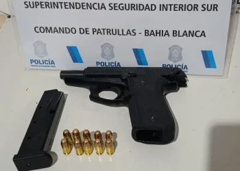 BAHIA BLANCA: Aprehendieron a un joven que llevaba una pistola y diez municiones