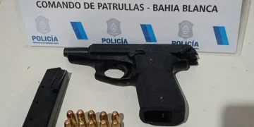 BAHIA BLANCA: Aprehendieron a un joven que llevaba una pistola y diez municiones