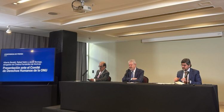 La defensa de Cristina Kirchner afirmó que hay una “nueva prueba” que demostraría su inocencia  Los abogados de Cristina Kirchner hicieron público un elemento que probaría que la expresidenta no benefició a empresas vinculadas a Lázaro Báez.