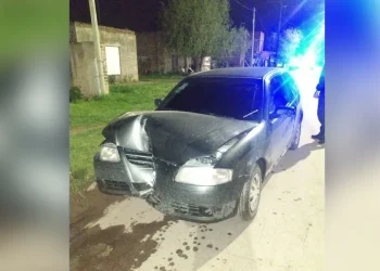 BAHIA BLANCA: Chocó contra un poste y lo detuvieron, tenía un arma, cocaína y una importante suma de dinero