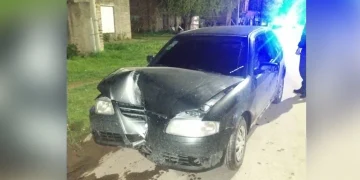 BAHIA BLANCA: Chocó contra un poste y lo detuvieron, tenía un arma, cocaína y una importante suma de dinero