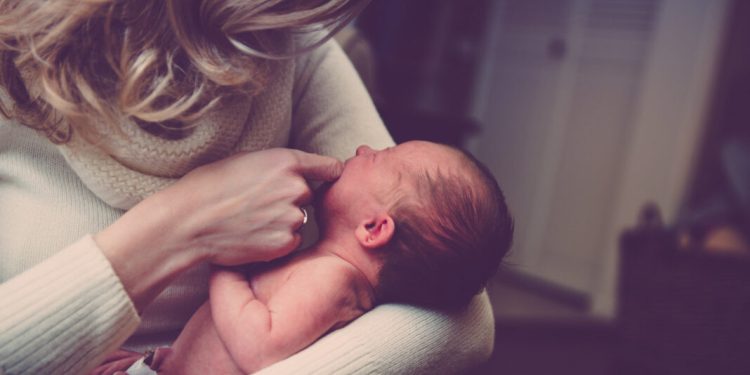 La Argentina sufre una caída drástica de la natalidad: 46% menos de nacimientos en 9 años  El derrumbe de los nacimientos responde a una transformación cultural profunda. Hace una década, la proporción de quienes consideran la maternidad y paternidad como parte central de su vida era del 77%.