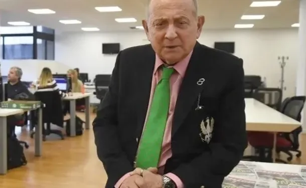 Murió Samuel «Chiche» Gelblung emblemático periodista  El emblemático periodista y fundador de Minutouno.com, Samuel "Chiche" Gelblung, falleció este miércoles a los 82 años tras permanecer internado en cuidados intensivos en el Sanatorio de Los Arcos.  Gelblung fue uno de los periodistas, conductores y productores más emblemáticos de la radio y televisión argentina, reconocido por su estilo incisivo y su instinto de reportero. A lo largo de su exitosa e intensa carrera, cubrió múltiples conflictos bélicos -incluida la guerra Rusia-Ucrania- haciendo historia en los medios del país.