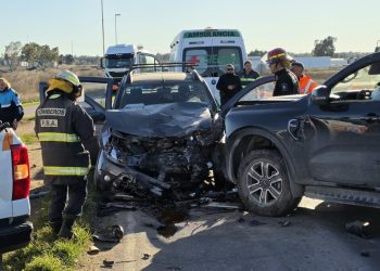 BAHIA BLANCA: Fuerte choque frontal en Sesquicentenario y Zelarrayán «una mujer fue hospitalizada y un conductor dio positivo en alcoholemia»