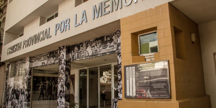 Por ley, estatales bonaerenses deberán capacitarse en Derechos Humanos  La Cámara de Diputados bonaerense aprobó el proyecto de María Rosa Martínez para capacitar a los estatales en materia de Derechos Humanos.